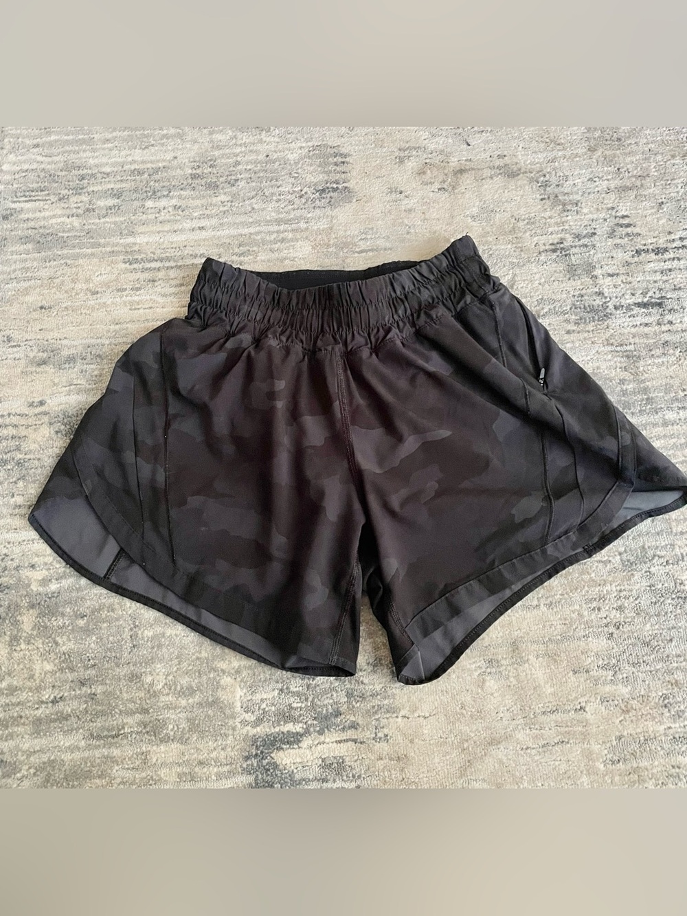 Lululemon Women’s Hotty Hot Shorts Size 4 Camo Running Outdoor - EUC
